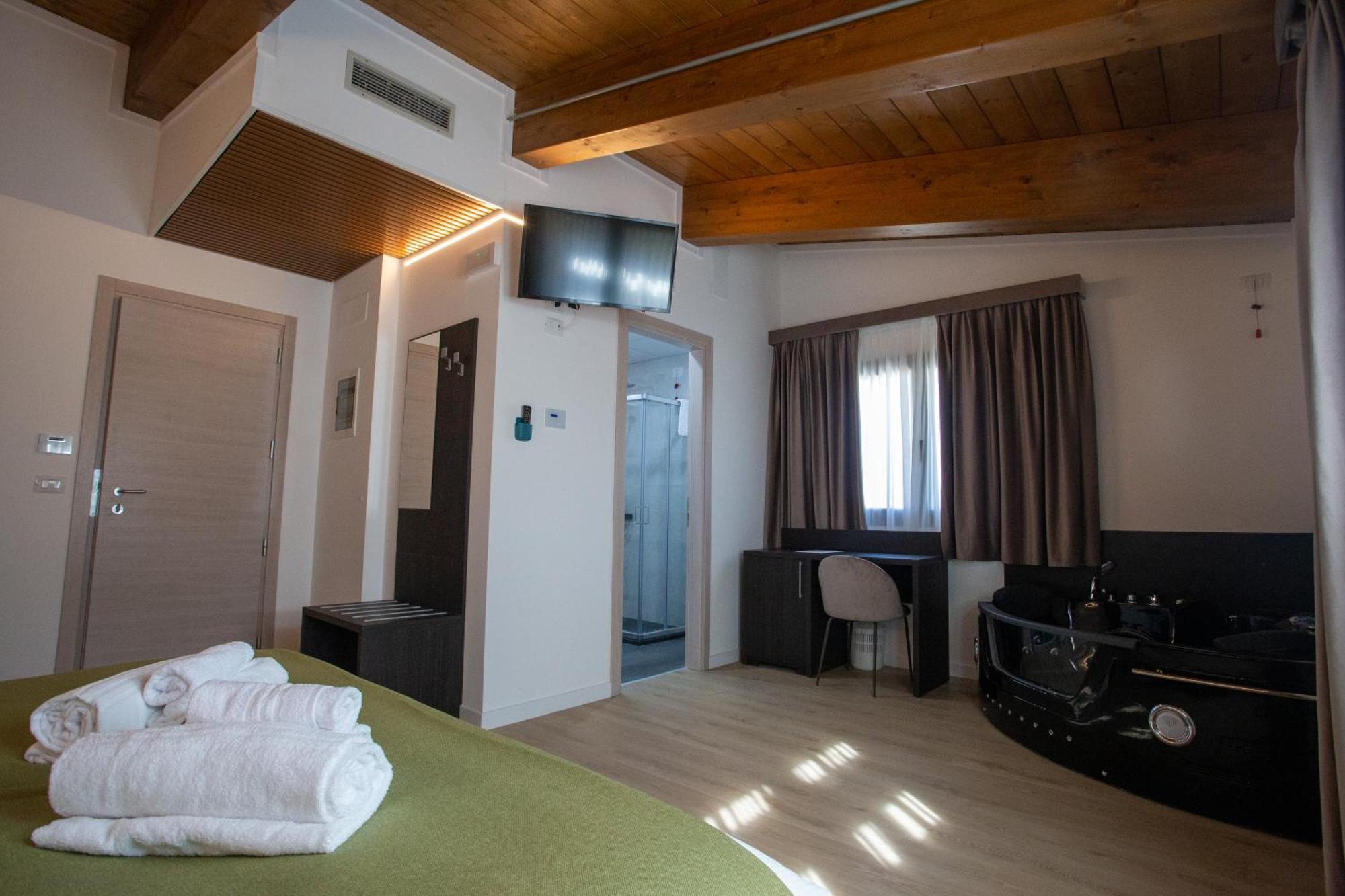 Il Castagneto Hotel Amatrice Luaran gambar
