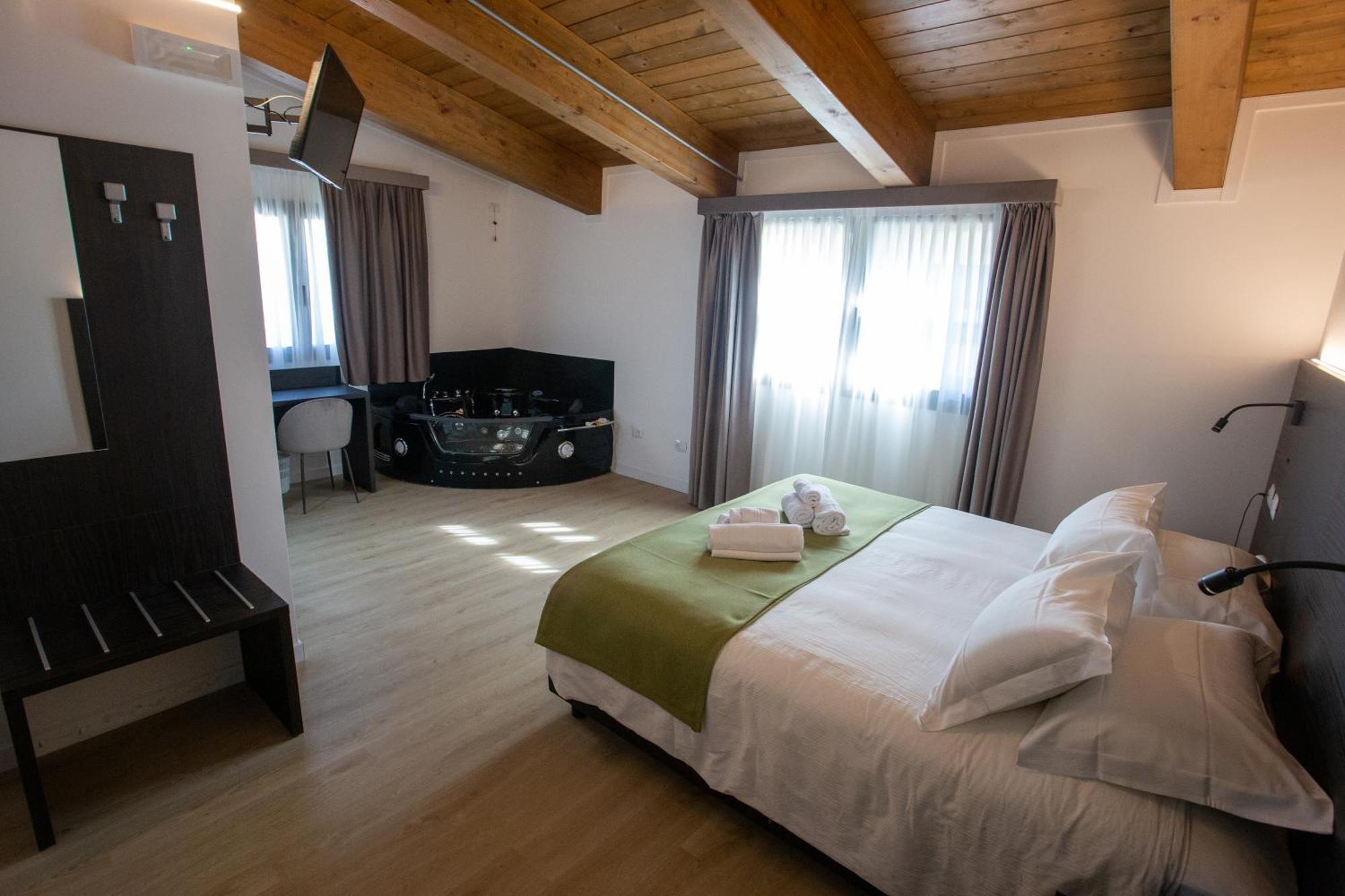 Il Castagneto Hotel Amatrice Luaran gambar